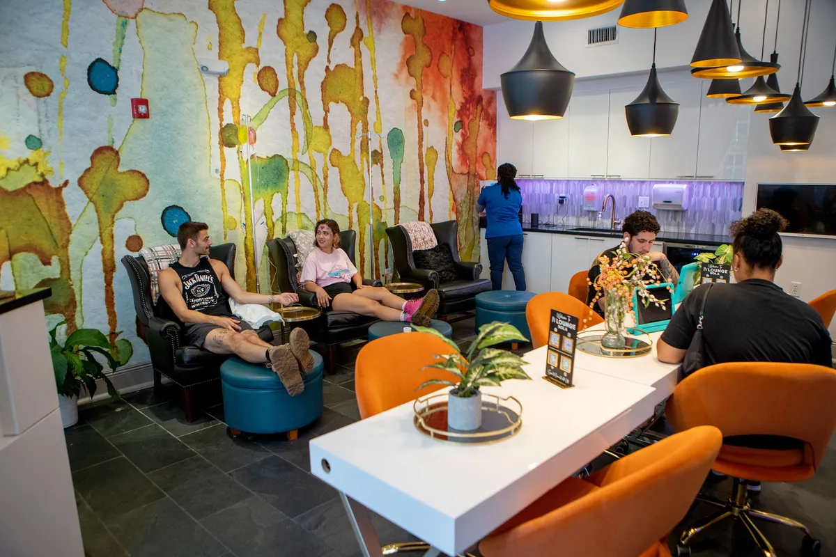 IV Lounge Nola